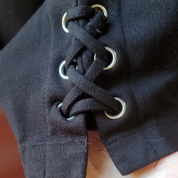 Chico's Black Cropped Ankle Pants with Tapered Fit - Picture 7 of 8